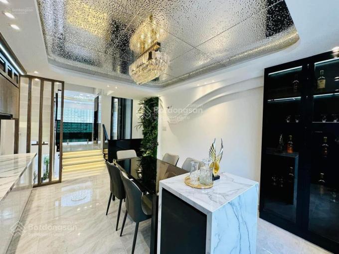 Ngộp vốn bán nhà nguyễn thị minh khai  q1. 81,9m2 gần cv lê văn tám. đang cho thuê 38tr/th