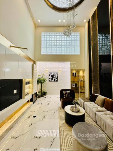 Ngộp vốn bán nhà nguyễn thị minh khai  q1. 81,9m2 gần cv lê văn tám. đang cho thuê 38tr/th