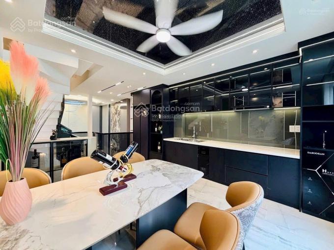 Bán gấp nhà nguyễn đình chiểu p4 q3. dt 83,5m2 gần chợ vườn chuối. đang cho thuê 32tr/th