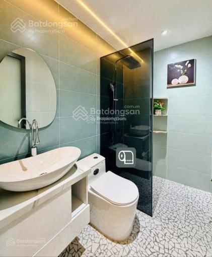 Bán nhà đang cho thuê 25 triệu/tháng đường 3/2  q10. 75,5m2 gần vincom. đường xe hơi