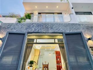 Kẹt tiền bán gấp nhà nguyễn đình chính, quận phú nhuận. 4tỷ7/81m2 gần sân bay. đang cho thuê 25tr/t