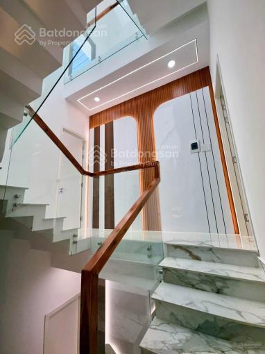 Cần vốn bán nhà nguyễn thị diệu  quận 3.  76,5m2 gần bệnh viện da liễu. đang cho thuê 20tr