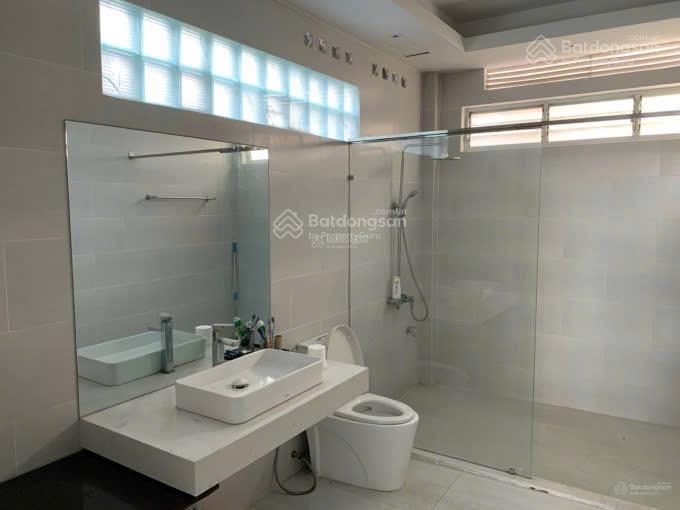 Chính chủ bán gấp nhà đường hoàng diệu p4 q4. giá 3tỷ3/72m2 gần chợ dân sinh. đang cho thuê 20tr/th