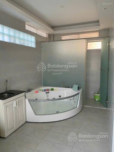 Chính chủ bán gấp nhà đường hoàng diệu p4 q4. giá 3tỷ3/72m2 gần chợ dân sinh. đang cho thuê 20tr/th