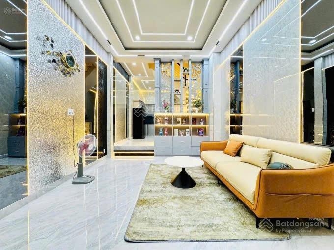 Cần vốn bán gấp nhà nguyễn đình chiểu p4 q3. giá 4tỷ3/83,5m2 gần chợ vườn chuối. đang cho thuê 25tr