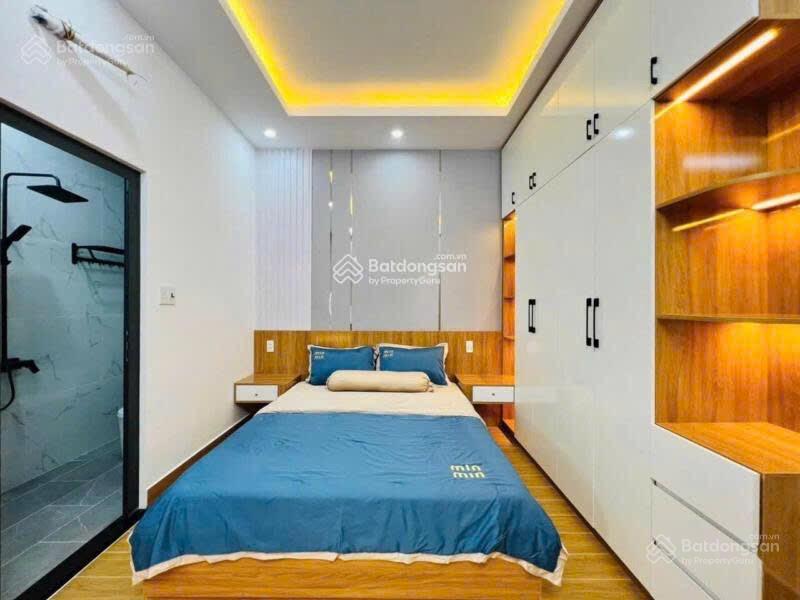 Kẹt vốn bán gấp nhà vĩnh khánh p10 q4. giá 3tỷ7 81m2 gần phố ẩm thực vĩnh khánh. cho thuê 24tr/th