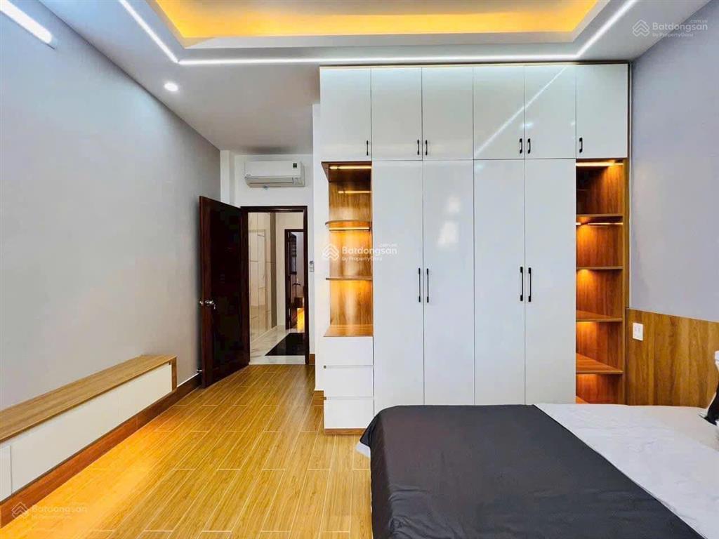 Kẹt vốn bán gấp nhà vĩnh khánh p10 q4. giá 3tỷ7 81m2 gần phố ẩm thực vĩnh khánh. cho thuê 24tr/th