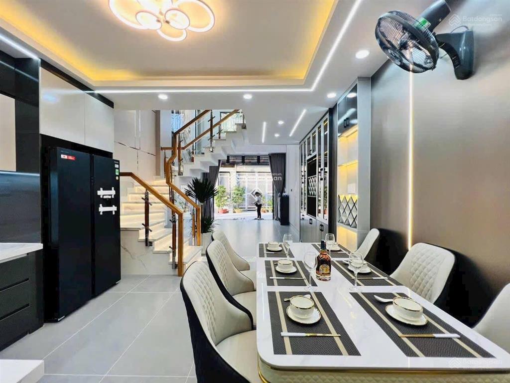 Kẹt vốn bán gấp nhà vĩnh khánh p10 q4. giá 3tỷ7 81m2 gần phố ẩm thực vĩnh khánh. cho thuê 24tr/th