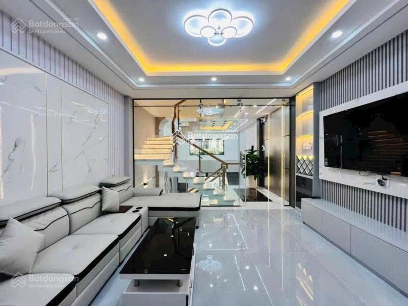 Kẹt vốn bán gấp nhà vĩnh khánh p10 q4. giá 3tỷ7 81m2 gần phố ẩm thực vĩnh khánh. cho thuê 24tr/th