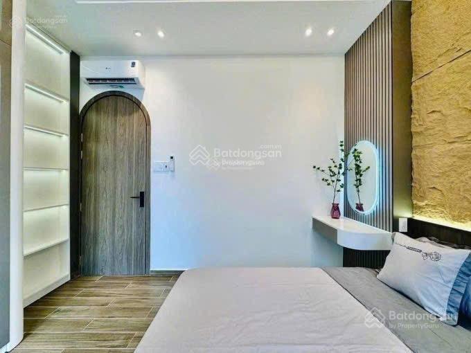 Kẹt tiền bán gấp nhà đường trương quyền  q3. dt 78,3m2 gần chợ tân định. cho thuê 28tr/th