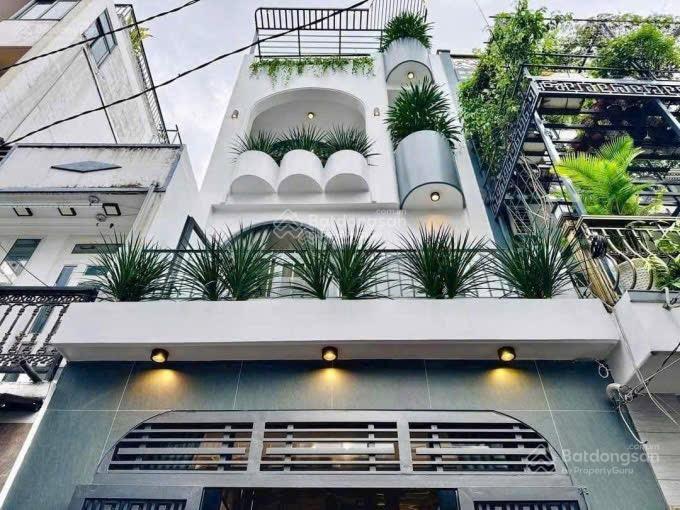 Kẹt tiền bán gấp nhà đường trương quyền  q3. dt 78,3m2 gần chợ tân định. cho thuê 28tr/th