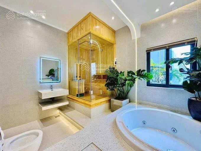 Kẹt tiền bán gấp nhà đường trương quyền  q3. dt 78,3m2 gần chợ tân định. cho thuê 28tr/th