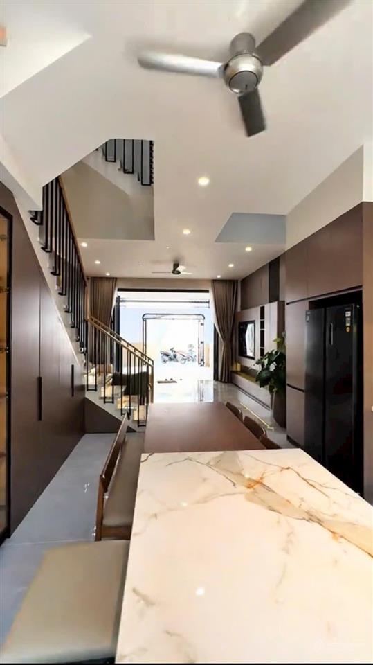 Bán gấp nhà đường tú xương, quận 3. dt 91m2 gần trường đại học sài gòn. đang cho thuê 30tr/t