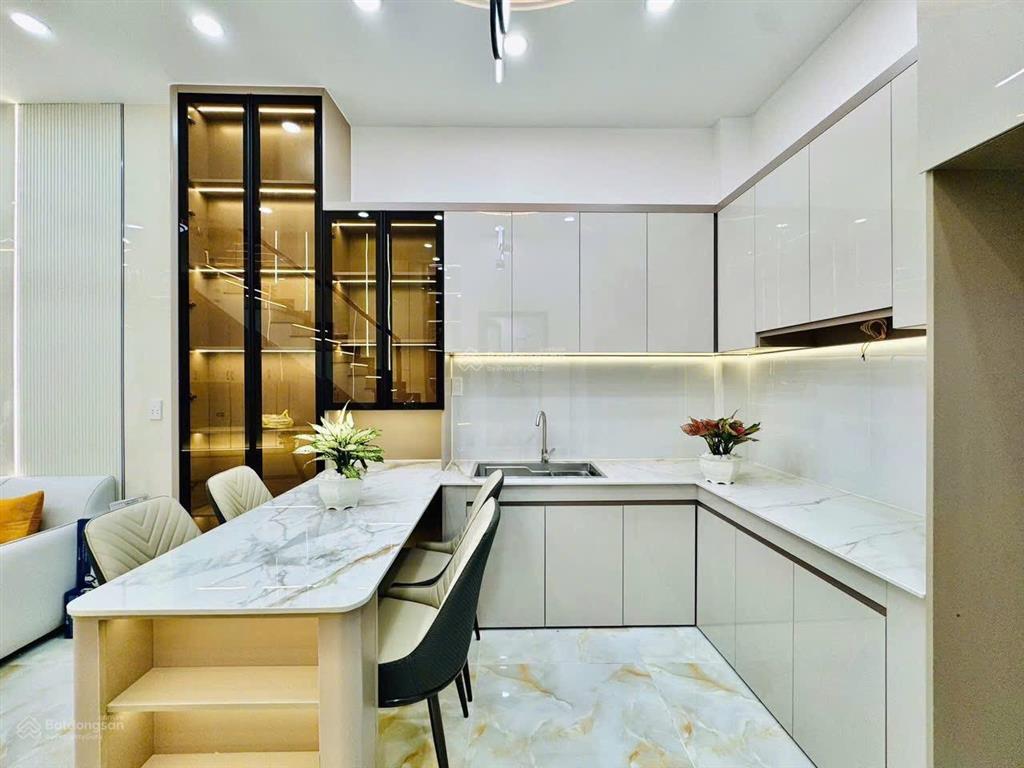 Nhà ngộp cô bắc p1 phú nhuận giá 4,050tỷ/ 81,6m2. còn hđ thuê 25tr/tháng, gần chợ phạm văn hai