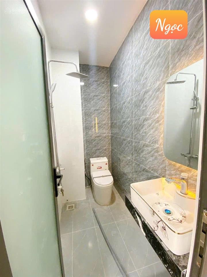 Cần bán nhà đường 3/2 p10, quận 10, gần bệnh viện nhi đồng 1. 4,390ty/dt 81m2. cho thuê 29tr/th