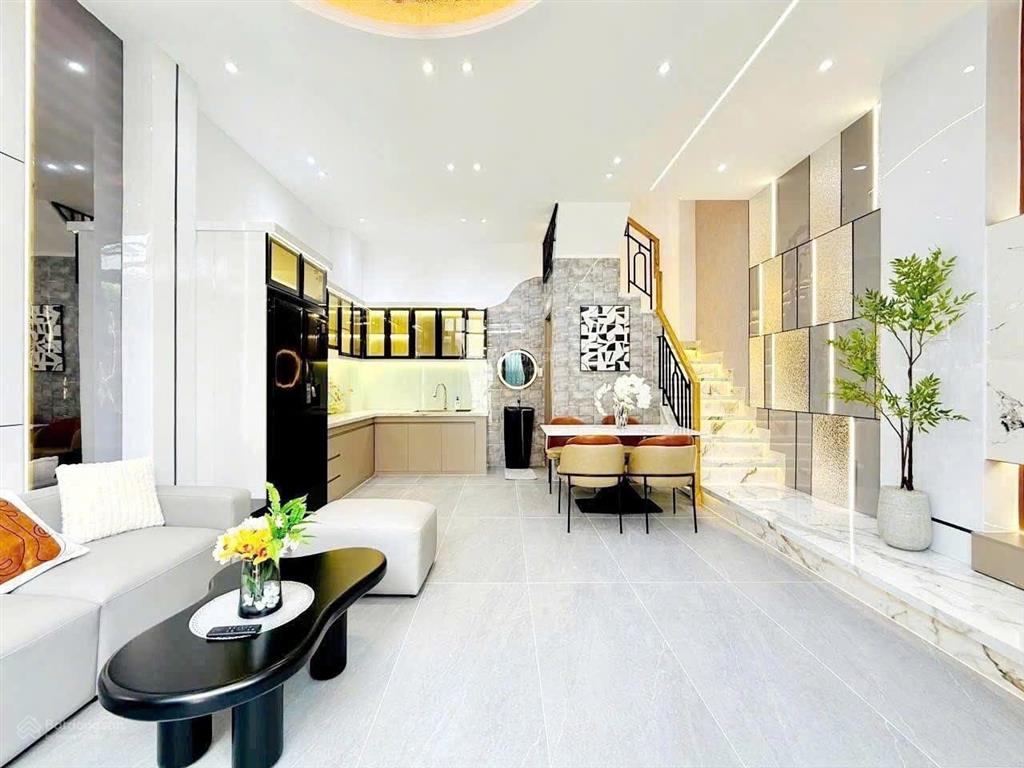 Cần bán nhà đường 3/2 p10, quận 10, gần bệnh viện nhi đồng 1. 4,390ty/dt 81m2. cho thuê 29tr/th