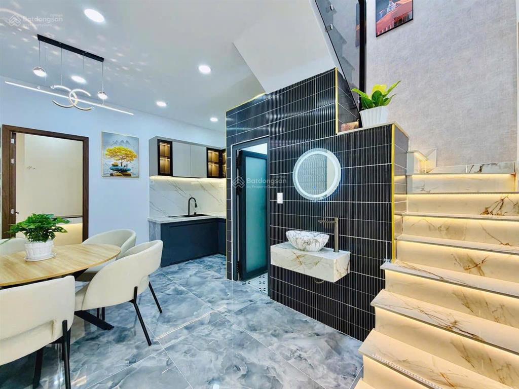 Cô hà bán gấp đi định cư nhà nguyễn thượng hiền p4 q3. 4,890ty/68,8m2 gần chợ vườn chuối.