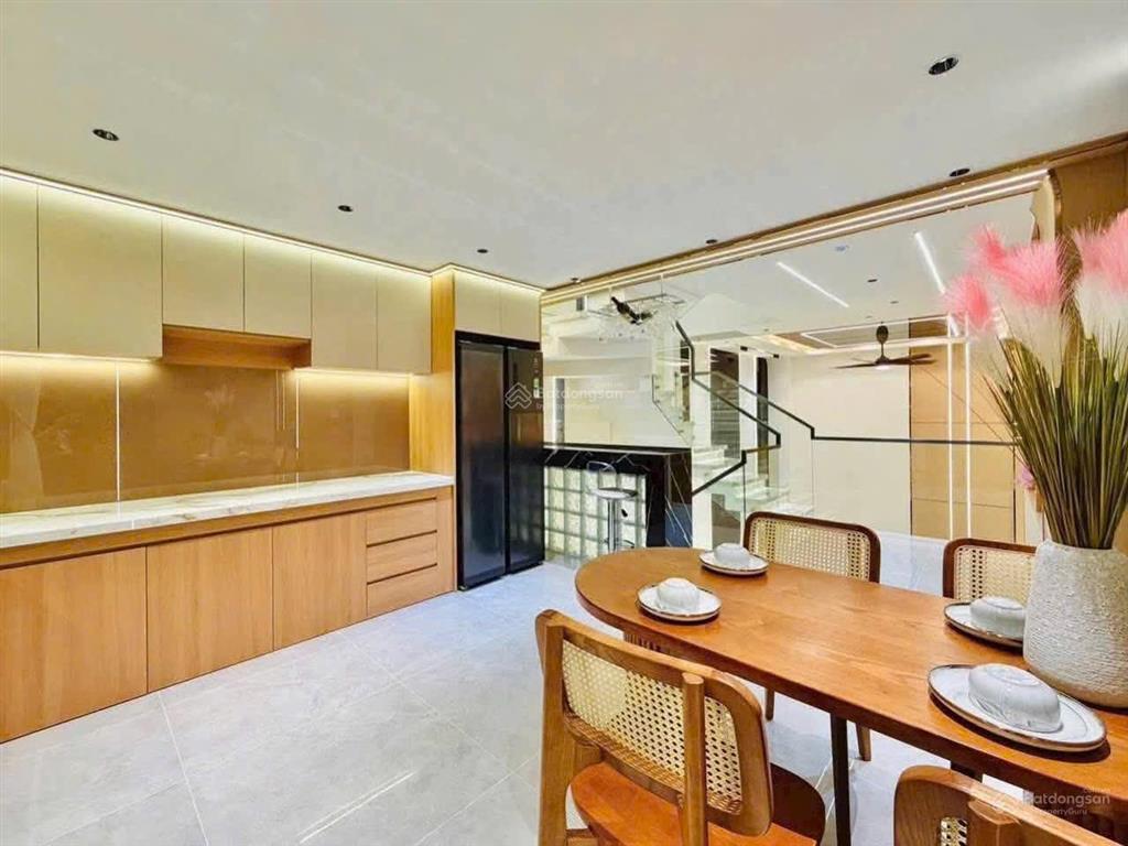 Chính chủ bán nhà đoàn văn bơ, p12, quận 4. 70m2, đang cho thuê 22tr/th. gần chợ xóm chiếu