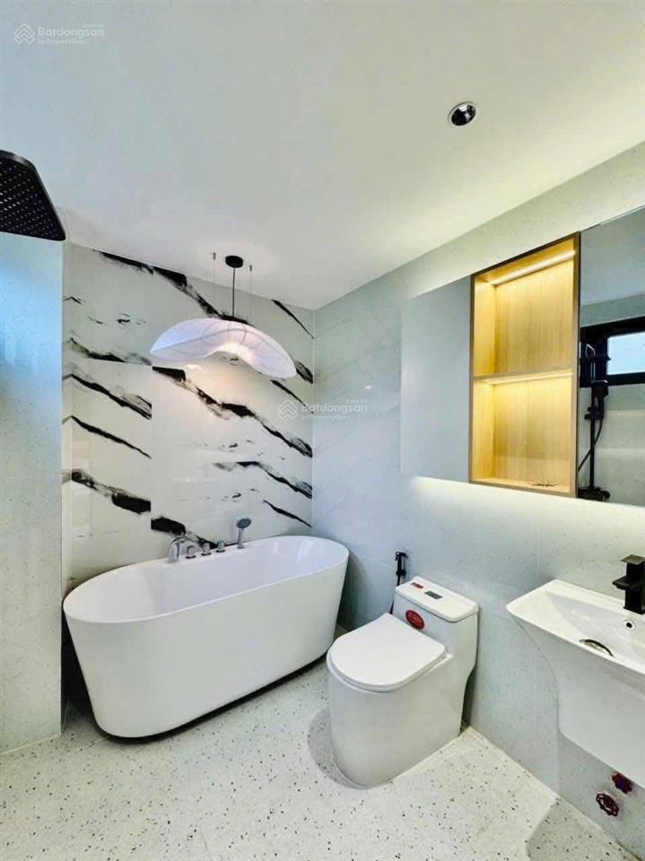 Cần bán nhà đường an dương vương, p2, quận 5. giá 4,6ty/ 67,5m2. cho thuê 25tr. gần đh sài gòn
