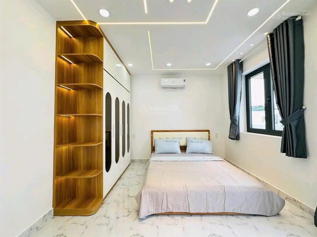 Cần tiền xoay vốn bán nhà đang cho thuê 28triệu, đ.nguyễn tất thành  p.13  q.4 giá 4tỷ090/78,5m2