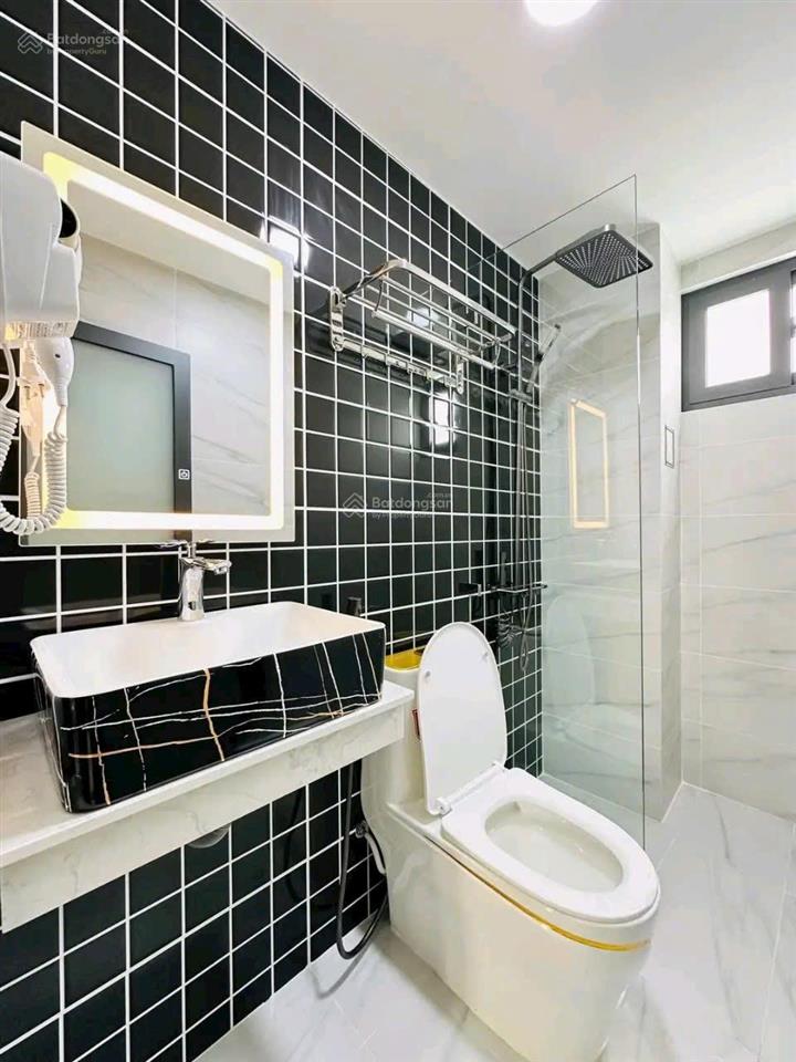 Cần tiền xoay vốn bán nhà đang cho thuê 28triệu, đ.nguyễn tất thành  p.13  q.4 giá 4tỷ090/78,5m2