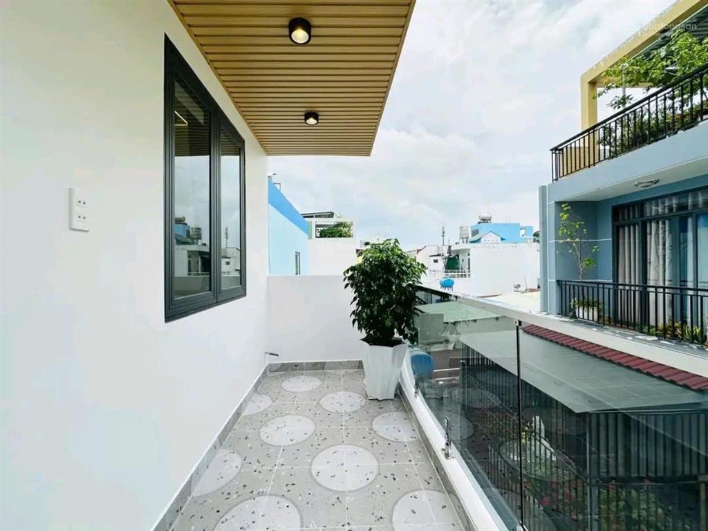 Cần tiền xoay vốn bán nhà đang cho thuê 28triệu, đ.nguyễn tất thành  p.13  q.4 giá 4tỷ090/78,5m2