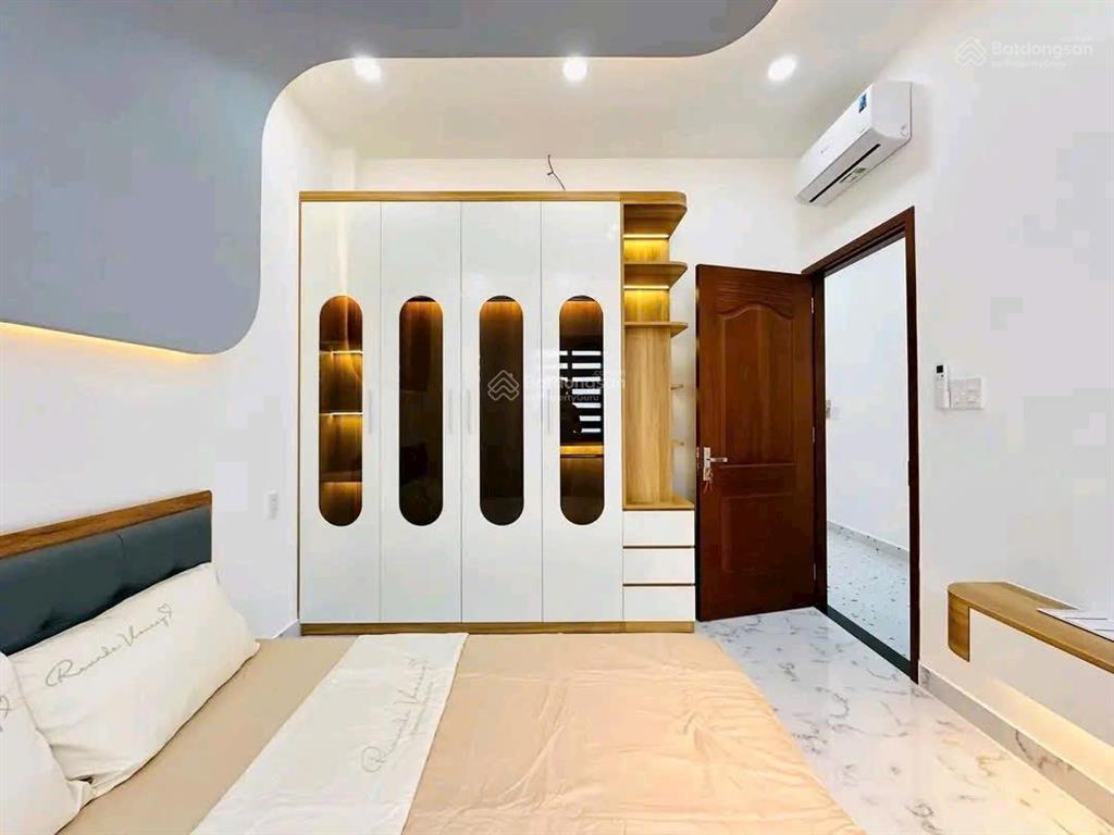 Cần tiền xoay vốn bán nhà đang cho thuê 28triệu, đ.nguyễn tất thành  p.13  q.4 giá 4tỷ090/78,5m2