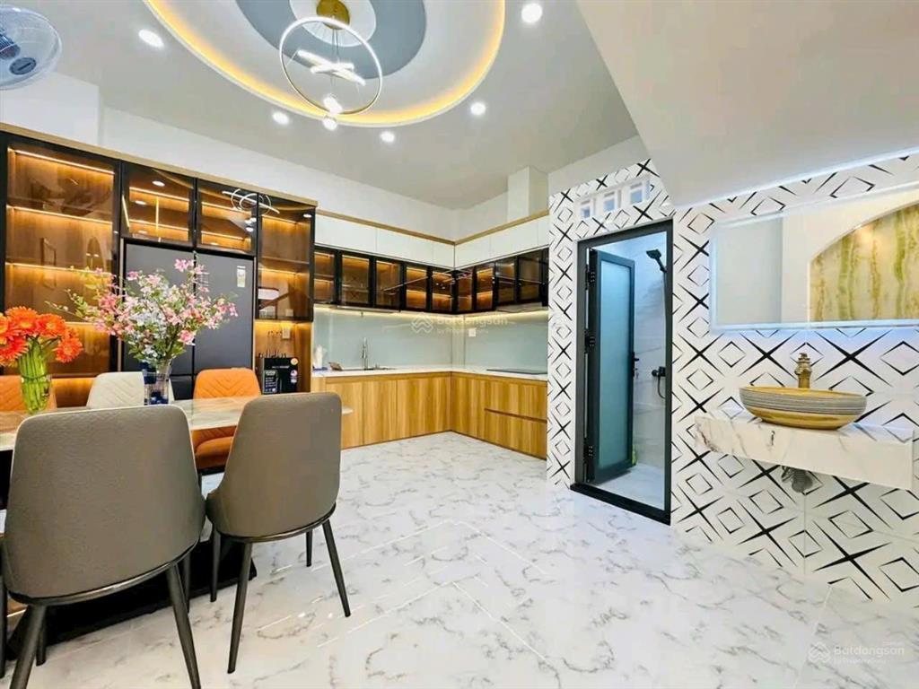 Cần tiền xoay vốn bán nhà đang cho thuê 28triệu, đ.nguyễn tất thành  p.13  q.4 giá 4tỷ090/78,5m2