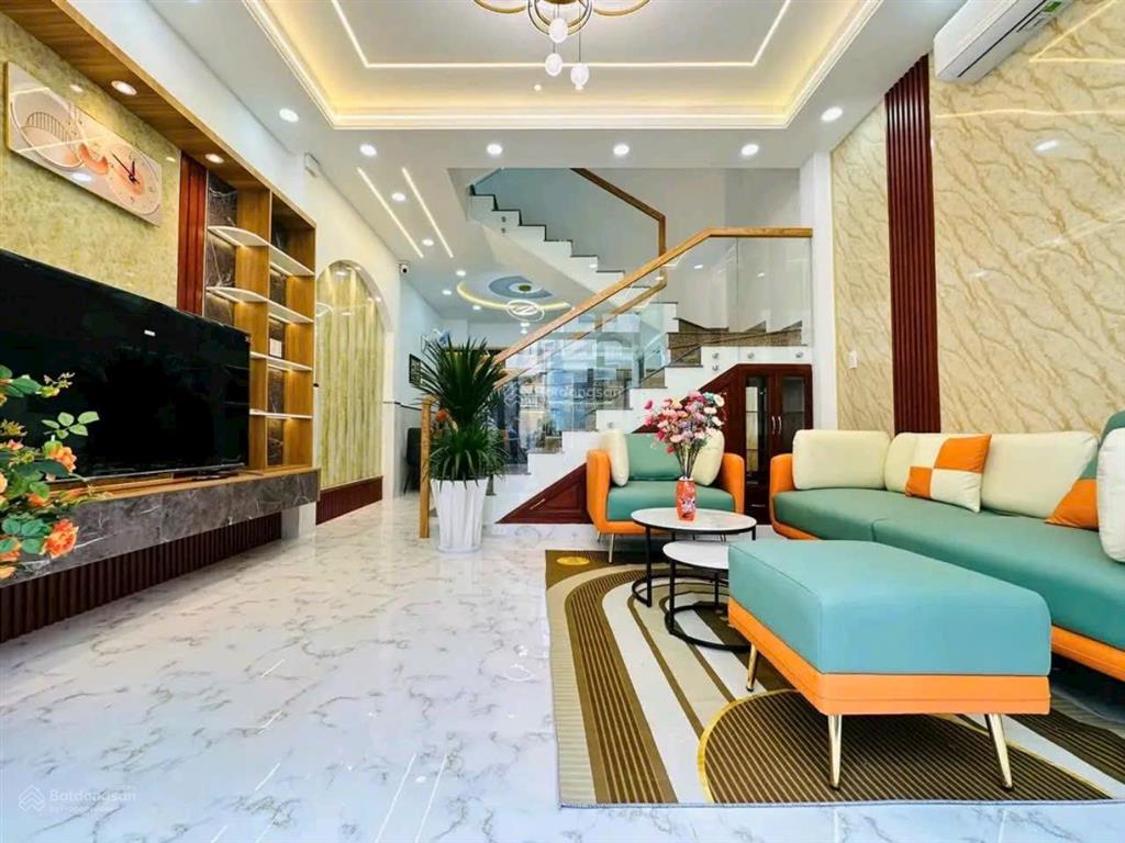 Cần tiền xoay vốn bán nhà đang cho thuê 28triệu, đ.nguyễn tất thành  p.13  q.4 giá 4tỷ090/78,5m2