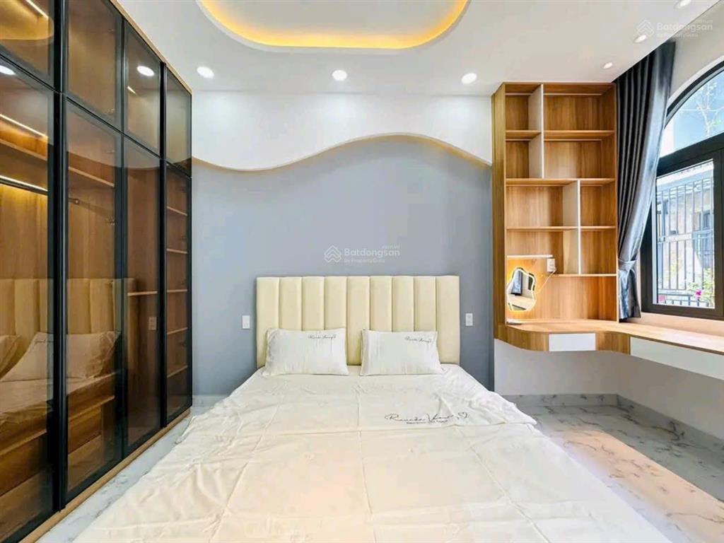 Cần tiền xoay vốn bán nhà đang cho thuê 28triệu, đ.nguyễn tất thành  p.13  q.4 giá 4tỷ090/78,5m2