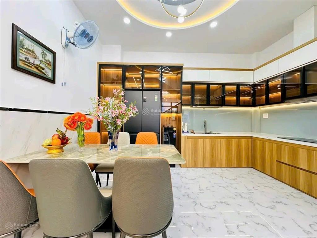 Cần tiền xoay vốn bán nhà đang cho thuê 28triệu, đ.nguyễn tất thành  p.13  q.4 giá 4tỷ090/78,5m2
