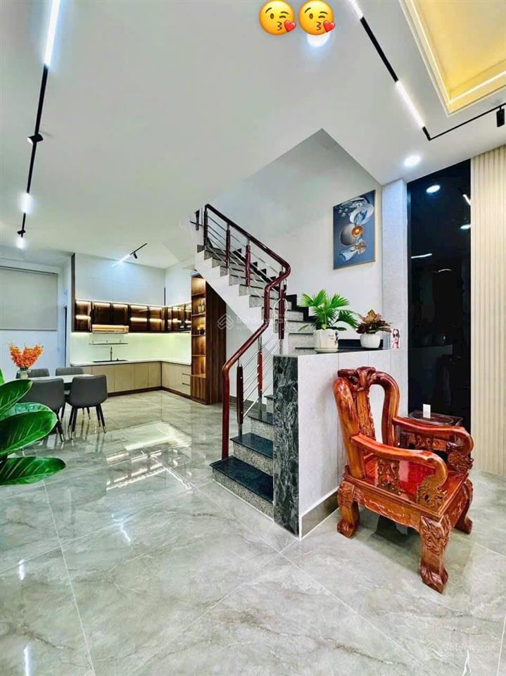 Bán gấp nhà ngay mặt tiền đường tú xương, võ thị sáu, quận 3. dt 78,4m2 cách dinh độc lập 5p