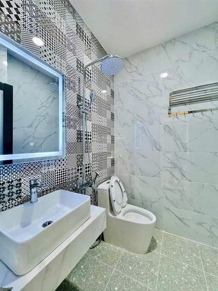 Bán gấp nhà ngay mặt tiền đường tú xương, võ thị sáu, quận 3. dt 78,4m2 cách dinh độc lập 5p