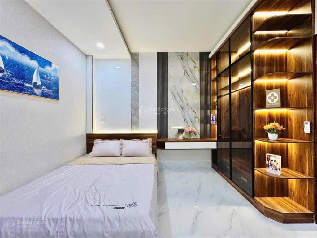 Bán gấp nhà ngay mặt tiền đường tú xương, võ thị sáu, quận 3. dt 78,4m2 cách dinh độc lập 5p