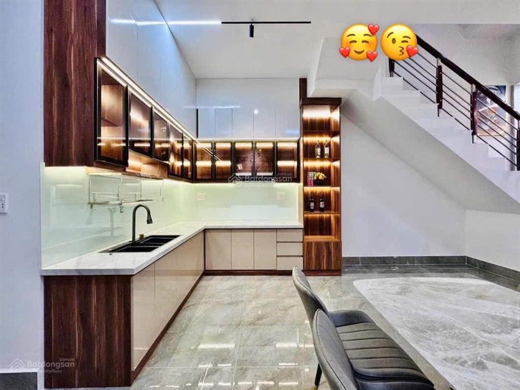 Bán gấp nhà ngay mặt tiền đường tú xương, võ thị sáu, quận 3. dt 78,4m2 cách dinh độc lập 5p