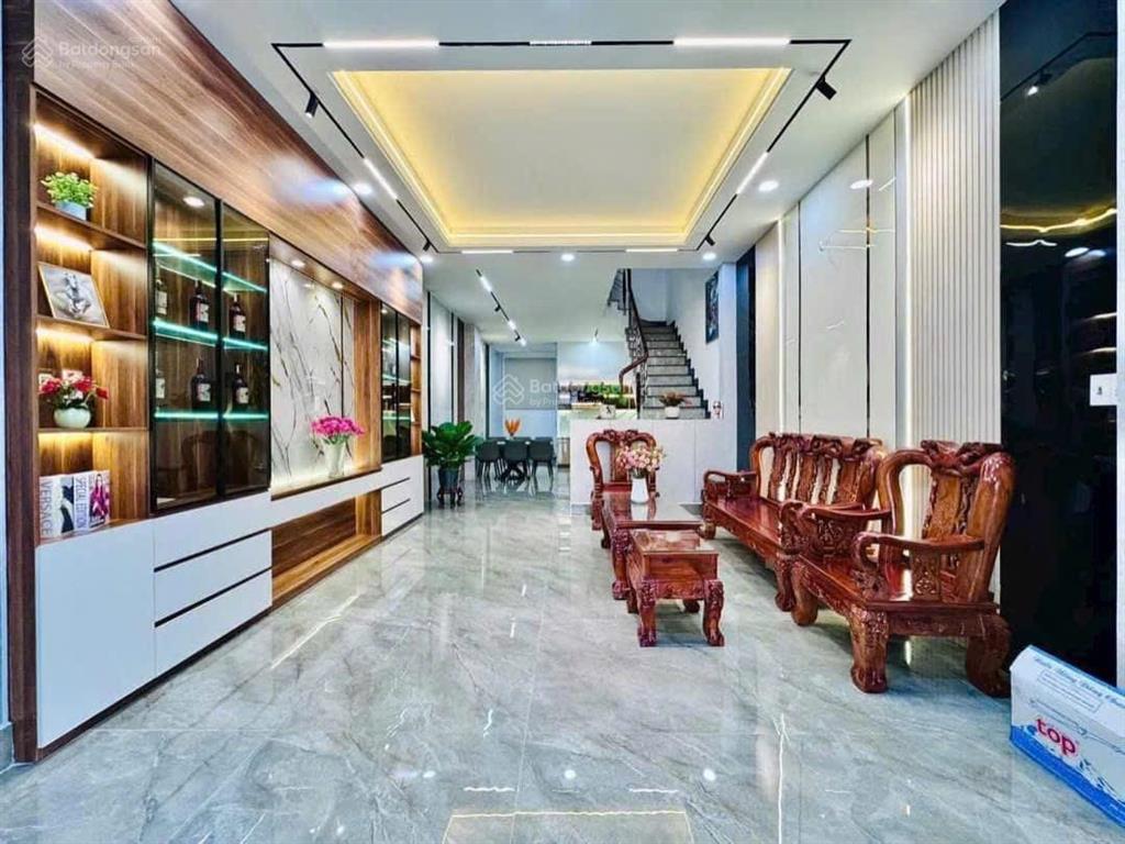 Bán gấp nhà ngay mặt tiền đường tú xương, võ thị sáu, quận 3. dt 78,4m2 cách dinh độc lập 5p