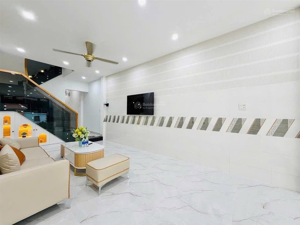 Bán gấp nhà lý thái tổ p10 quận 10. 2,890ty/63m2 cách bv nhi đồng 5p di chuyển. cho thuê 27tr/th