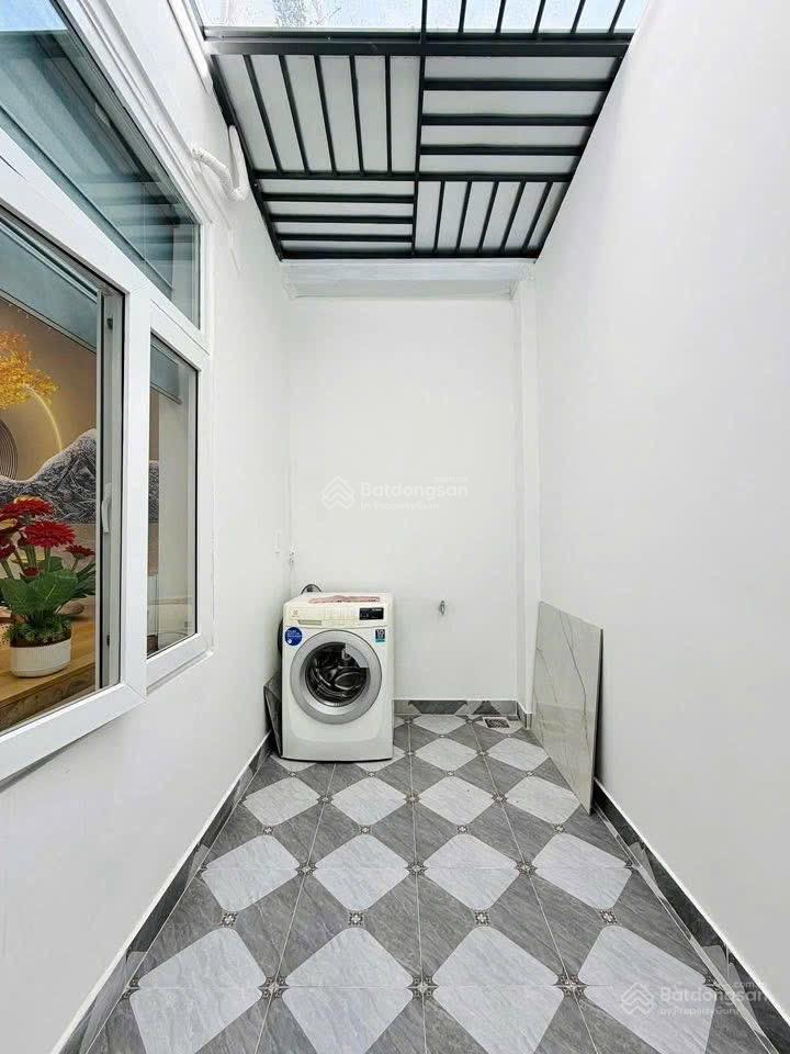 Bán gấp nhà lý thái tổ p10 quận 10. 2,890ty/63m2 cách bv nhi đồng 5p di chuyển. cho thuê 27tr/th