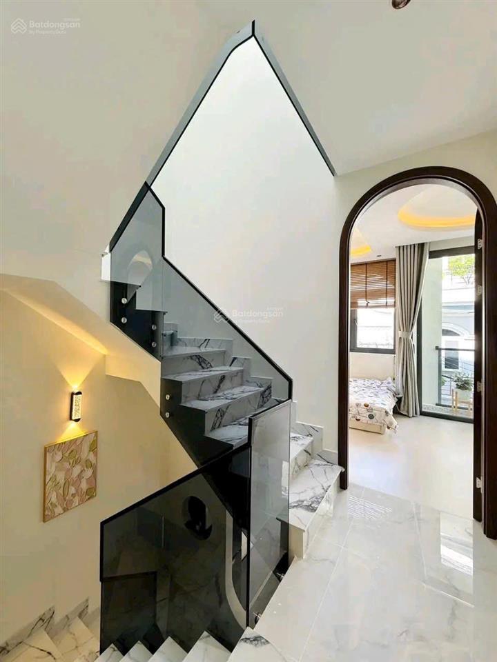 Siêu phẩm lê quý đôn, võ thị sáu, quận 3. 4,660ty/81,5m2. cách dinh độc lập 3phút cho thuê 33 tr/th