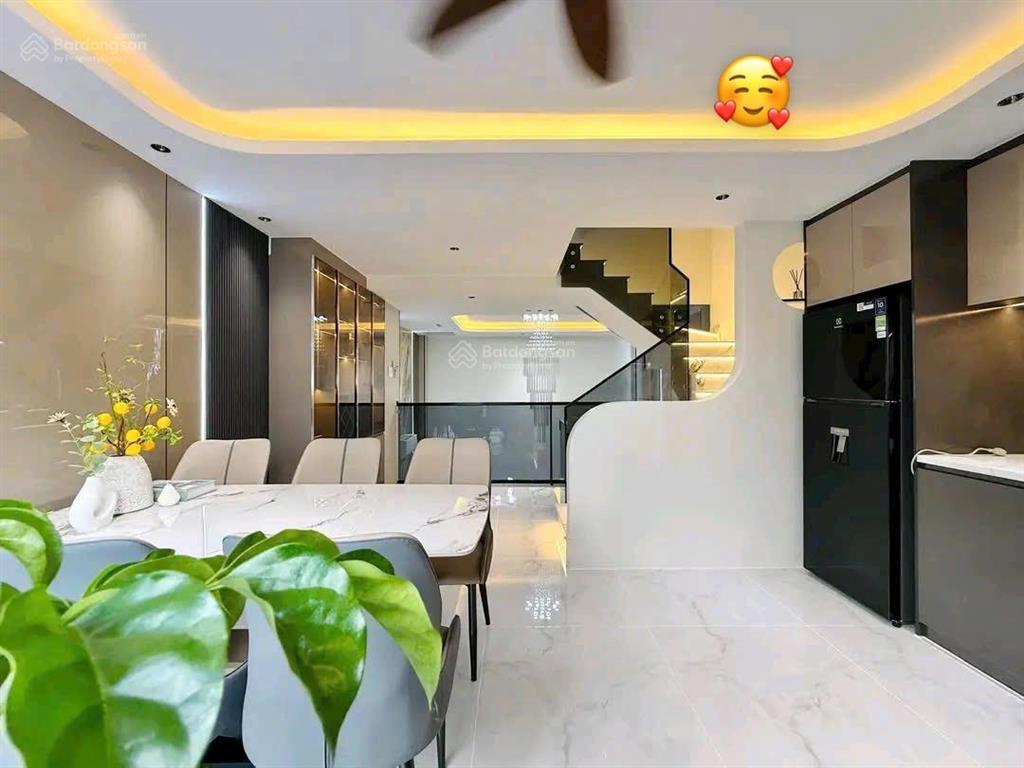 Siêu phẩm lê quý đôn, võ thị sáu, quận 3. 4,660ty/81,5m2. cách dinh độc lập 3phút cho thuê 33 tr/th