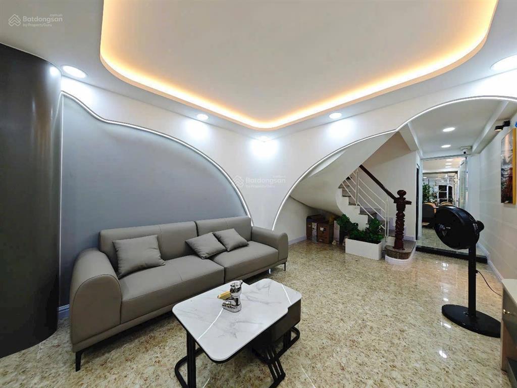 Chủ cần tiền bán nhanh nhà 81m2/4,560 tỷ nguyễn trãi p2 quận 5 cách ubnd phường 5 phút, thuê 33tr