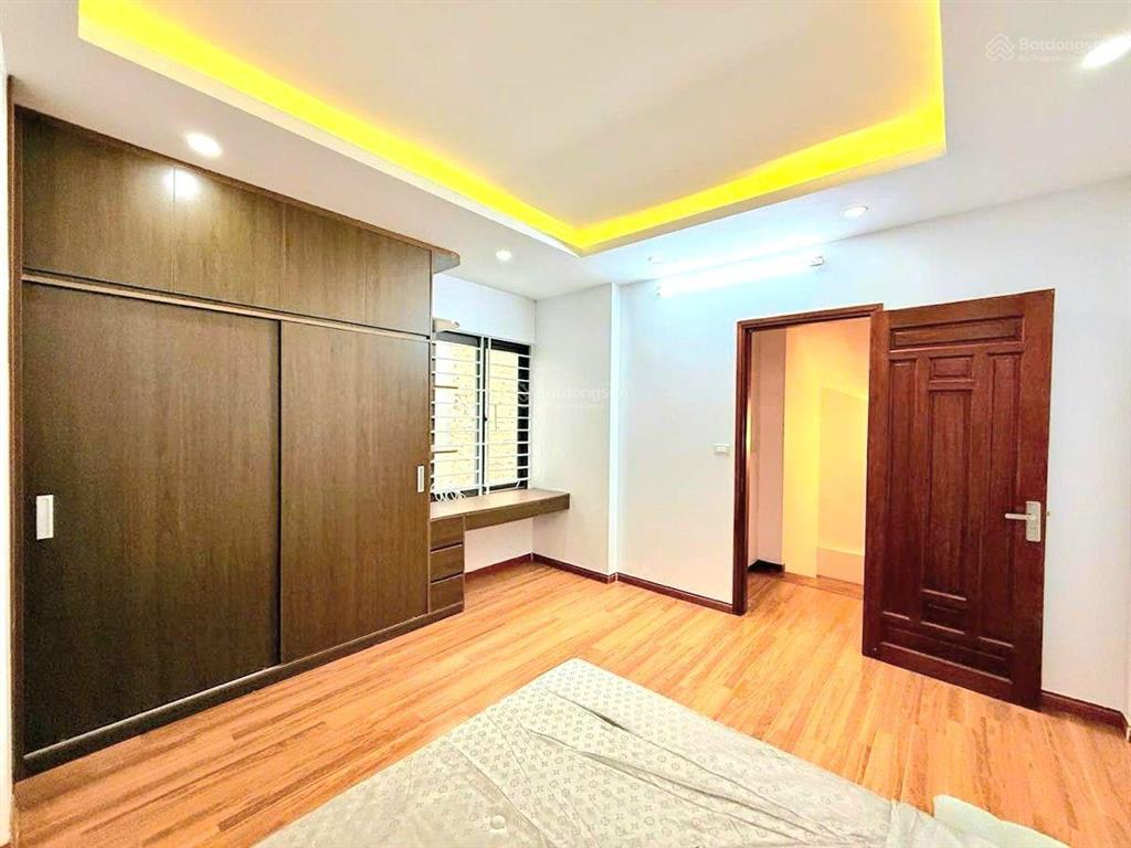 Bán nhanh! phạm ngọc thạch, gần phố, ngõ ba gác tránh, dân xây, sân xe, sổ cc, ở ngay, 48mx5t