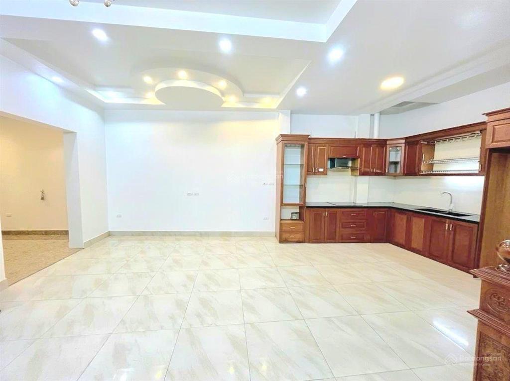 Bán nhanh! phạm ngọc thạch, gần phố, ngõ ba gác tránh, dân xây, sân xe, sổ cc, ở ngay, 48mx5t