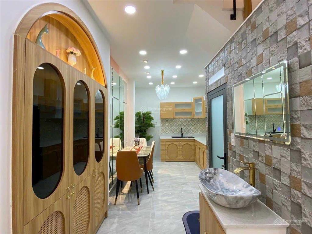 Chốt nhanh kẻo mất căn nhà phố bùi hữu nghĩa, p7, q5, dt 68m2, cho thuê 18 triệu, shr