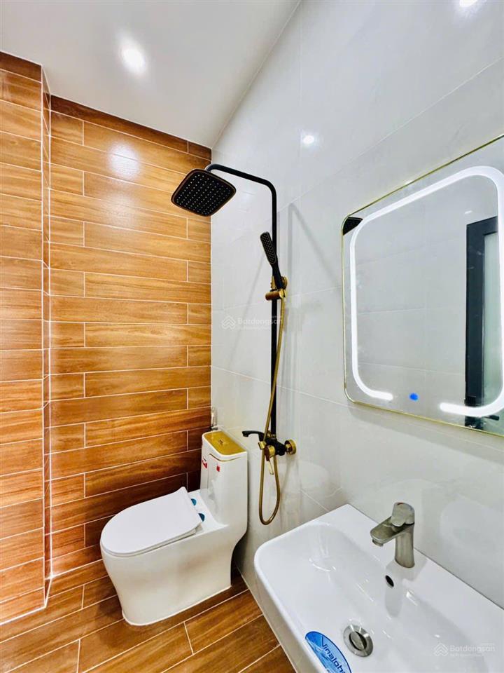 Bán nhà 2 lầu giá ngộp hxh hoa sứ, p7, phú nhuận, dt 87,5m2, giá 4 tỷ 350, thuê 18 triệu, sổ riêng