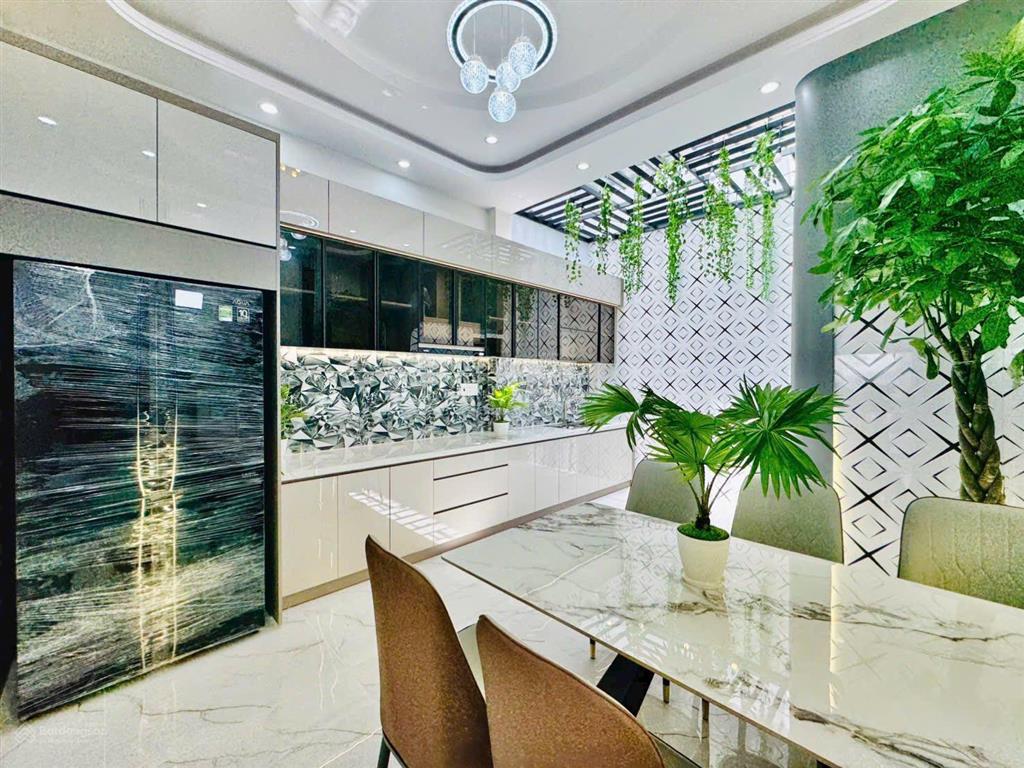 Bán nhà 2 lầu giá ngộp hxh hoa sứ, p7, phú nhuận, dt 87,5m2, giá 4 tỷ 350, thuê 18 triệu, sổ riêng