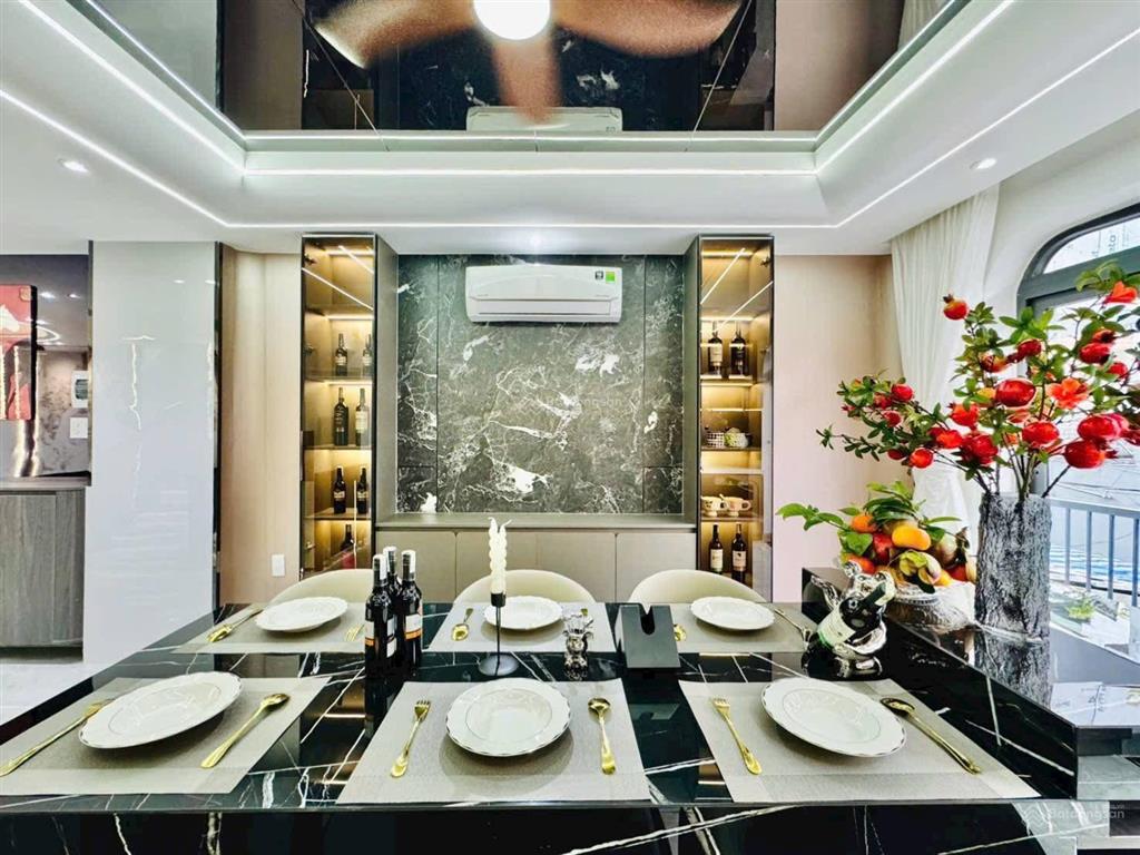 Định cư nước ngoài bán nhanh nhà lê văn sỹ, p 12, q3, dt 67,5m2, giá 3 tỷ 650, thuê 25tr, sổ riêng