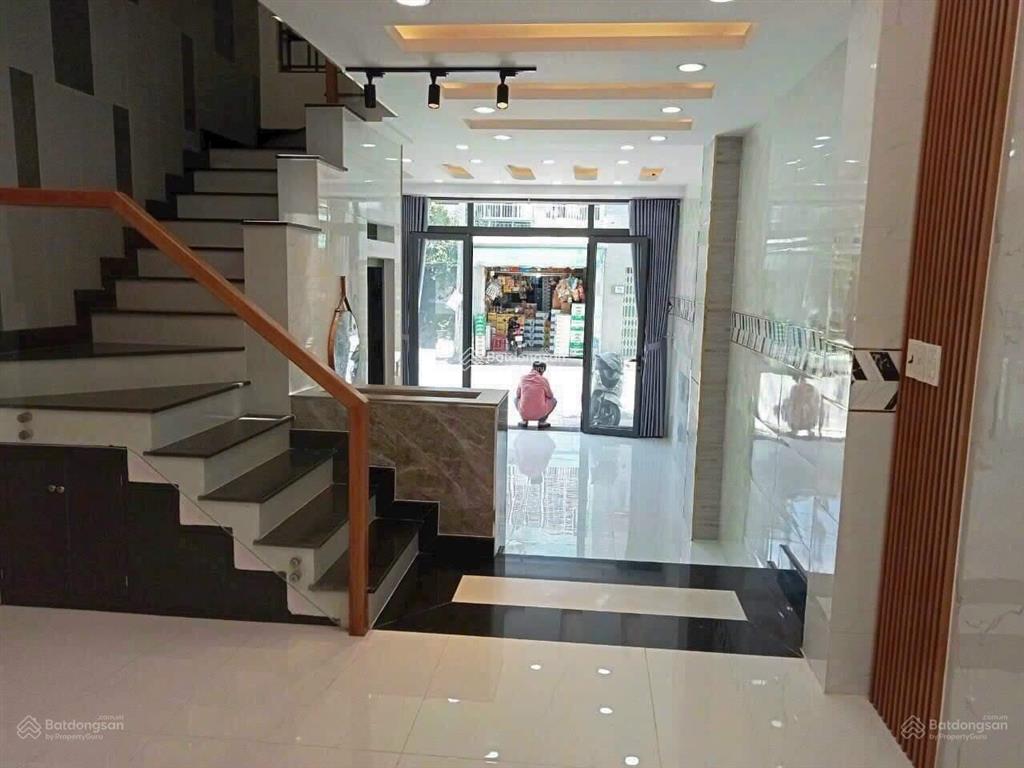Bán nhà đường cao đức lân, p. an phú, quận 2, dt 108m2, giá 5 tỷ 530tr, cho thuê 30tr/th, sổ riêng