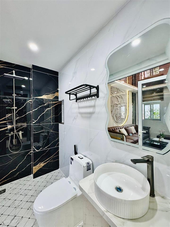 Kẹt tiền bán gấp nhà 84.3m2 hoàng hoa thám, p6, bình thạnh, giá 4 tỷ 260tr, cho thuê 28tr, sổ riêng