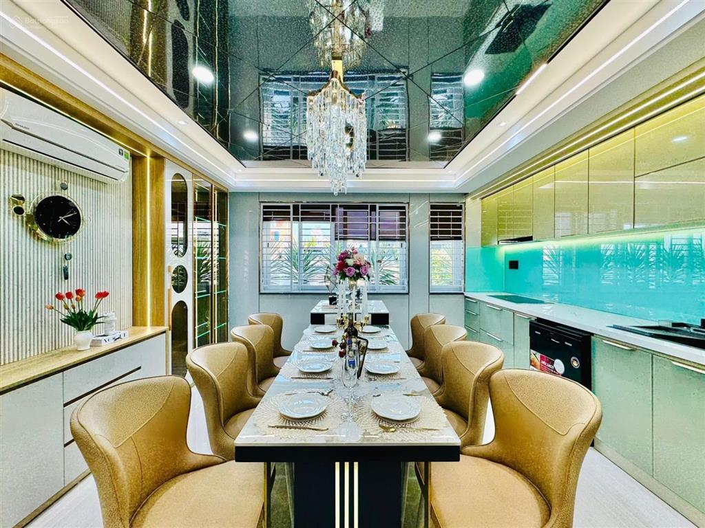 Kẹt tiền bán gấp nhà 84.3m2 hoàng hoa thám, p6, bình thạnh, giá 4 tỷ 260tr, cho thuê 28tr, sổ riêng